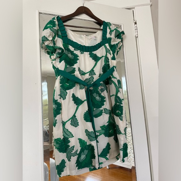 Brocade floral pattern with pockets - Picture 1 of 4